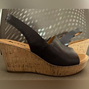 Navy leather KORKS wedges. Size 8. Very good condition.